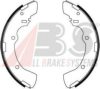 MITSUBISHI MB699079 Brake Shoe Set